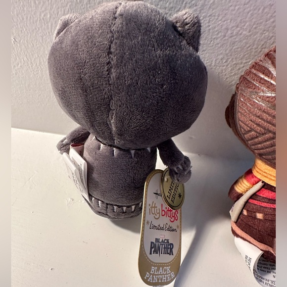 Grab up this duo from Wakanda - Black Panther and Okoye Hallmark itty bitty’s - Picture 5 of 6